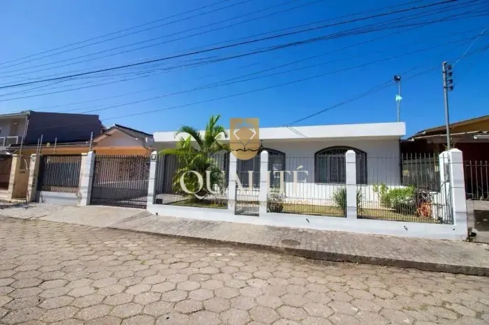 CASA A VENDA TRINDADE 3 QUARTOS, 3 VAGAS R$ 1.690.000,00