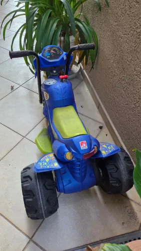 Moinho elétrica para criança tem que ver a bateria 