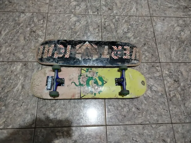 Skate profissional - semi novo, +1 shape de brinde