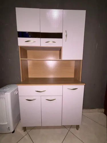 ARMÁRIO DE COZINHA