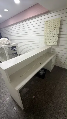 Mobiliário completo para loja de acessórios
