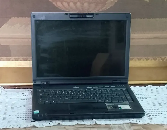 Notebook para conserto ou retirada de peças.