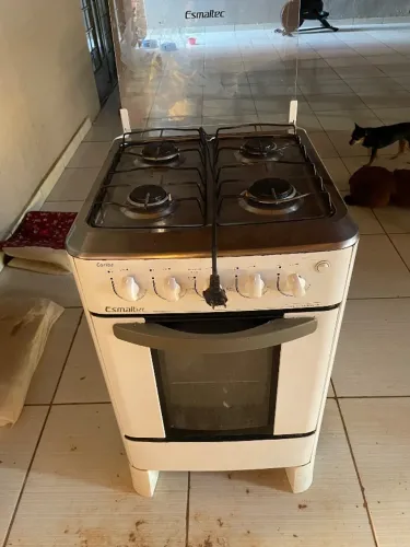 Fogão usado, com defeito em uma boca. Vendo por 100,00 pra buscar hoje