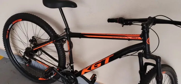 Mountain bike aro 29 com amortecedores frontais