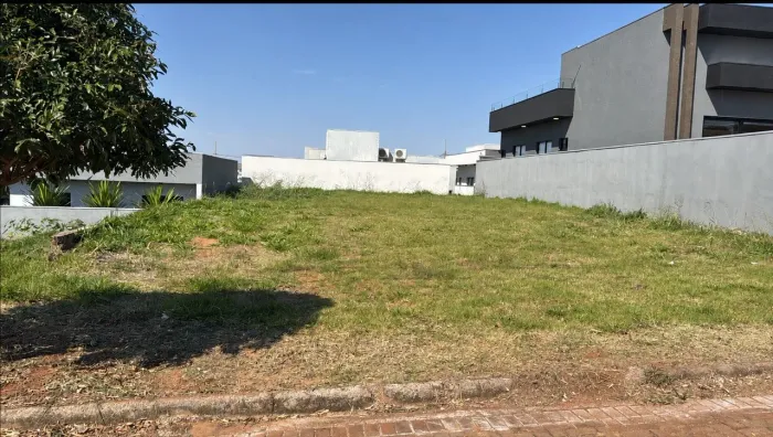 Terreno / Condomínio Oásis