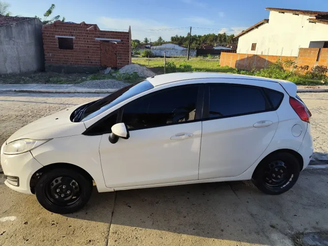 Ford Fiesta 1.5 16V Flex Mec. 5P 2015