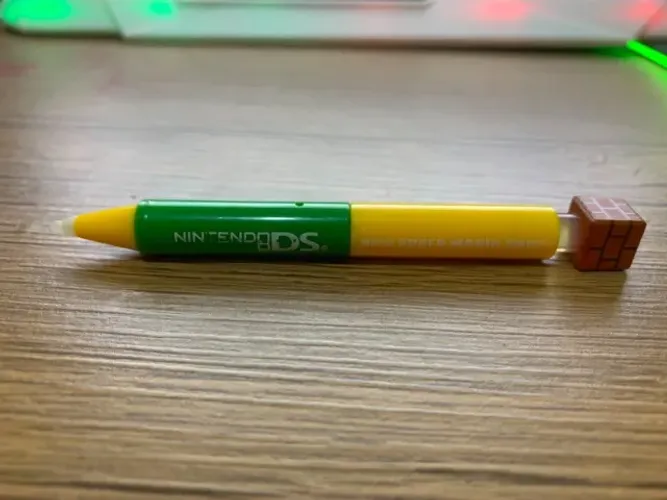 Caneta Stylus Oficial da Nintendo DS -  New Super Mario Bros - Tijolo