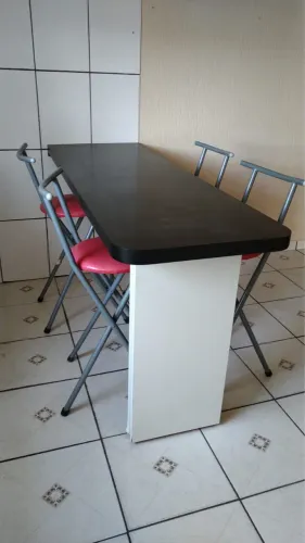 Bancada embutida + Quatro cadeiras 
