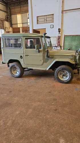 Toyota Band.Jipe Cap.de Aço Chas. Curto Diesel 1971