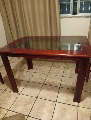 Mesa de madeira.