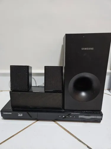 Home Theater Samsung  - 5 caixas de som e 1 subwofer