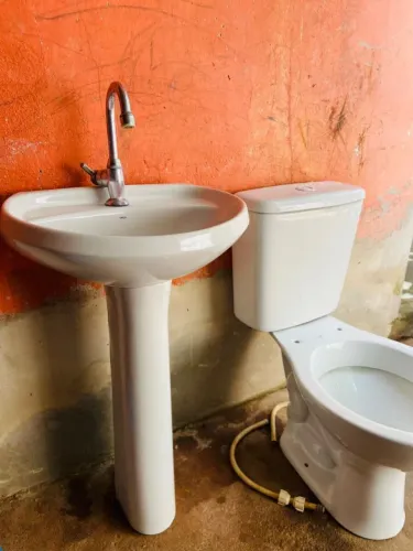 Vaso acoplado e pia Deca