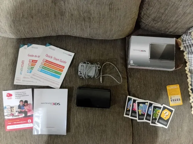 Nintendo 3ds Old desbloqueado com caixa, manuais, carregador e arcards