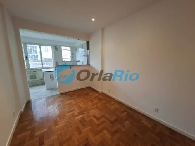 SALA, UM QUARTO NA GLÓRIA.