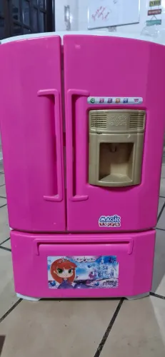 Geladeira BONECA Inverse com Dispenser de Água da marca Magic Toys, modelo 8059P