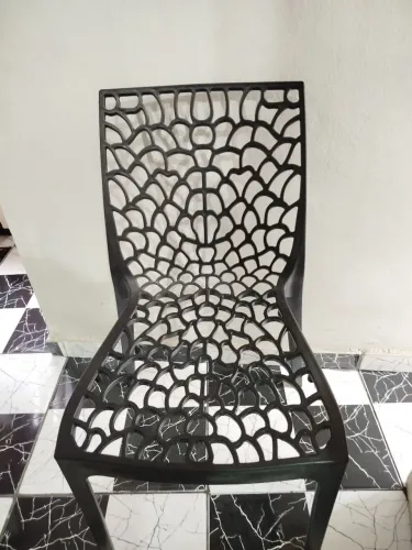 Vendo conjunto de Cadeira de plástico gruvyer preta mordena