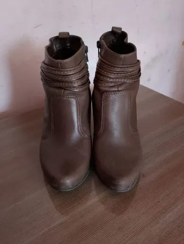 Bota feminina da marca Prego número 36 usada