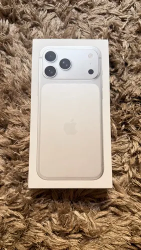 Vendo IPhone 17 Pro Max na cor Prata 256gb