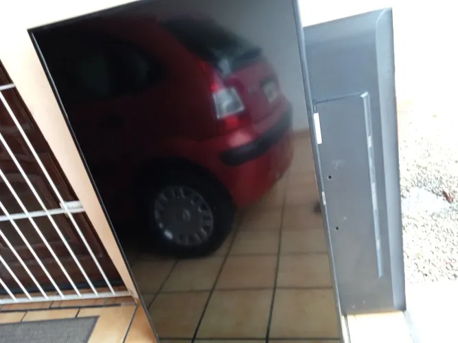 Vendo 2 tvs Samsung 50 e 60 polegadas com tela quebrada.