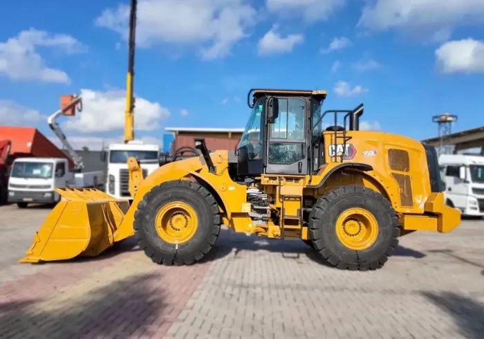 Pá Carregadeira Caterpillar 950l 2021