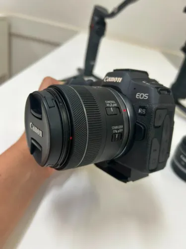 Canon EOS R8 à venda praticamente nova.
