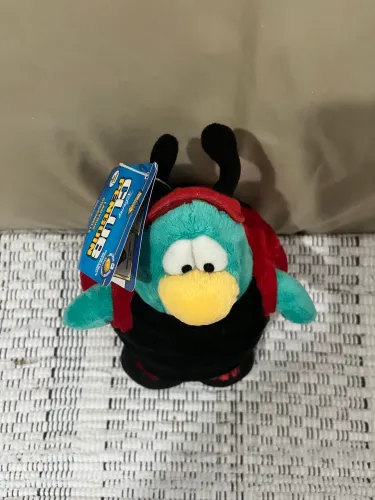 Club Penguin Ladybug pelúcia com Etiqueta e Moeda - Disney Store
