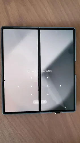 Samsung Galaxy Z Fold 6 - Ótimo Estado (Detalhe na Tela Interna)