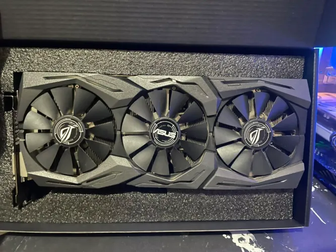 Placa de vídeo RX 580 8 GB ROG STRIX ASUS TRIPLE FAN
