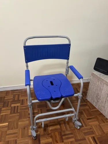 Cadeira de rodas de banho