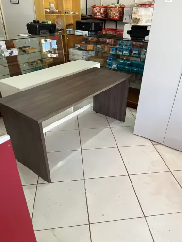Mesa diretor para escritório cor marrom MDP