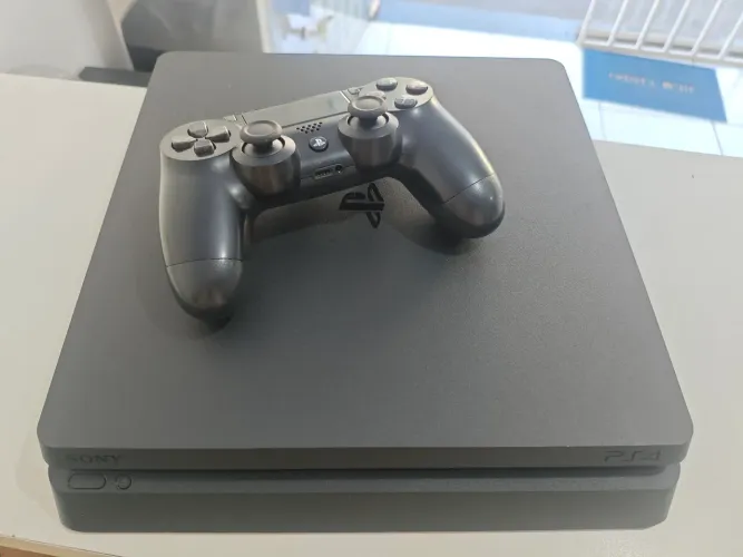 Playstation 4 Slim HD 500gb com controle original