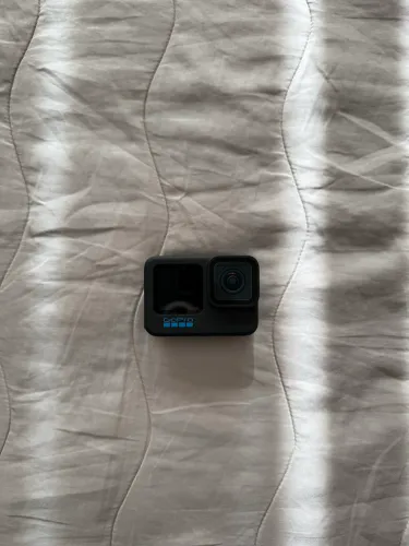 GoPro HERO11 Black + Cartão de Memória 128GB + Kit de Acessórios