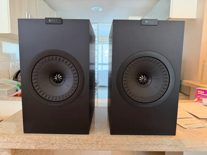 Caixas de som bookshelf KEF Q350