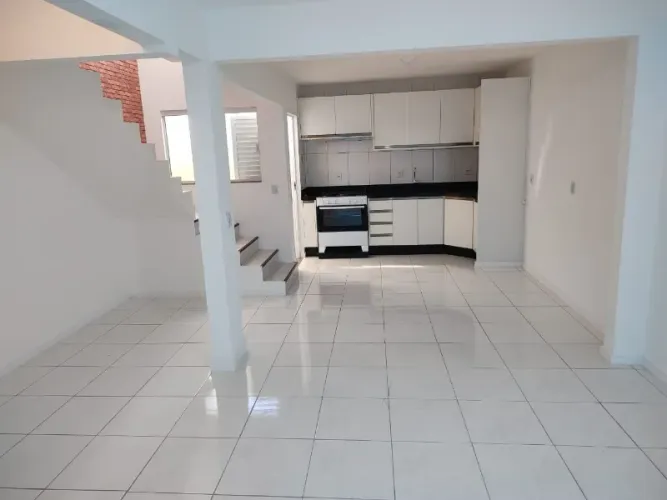 Sobrado em condominio fechado- Camboriu. Imóvel desocupado