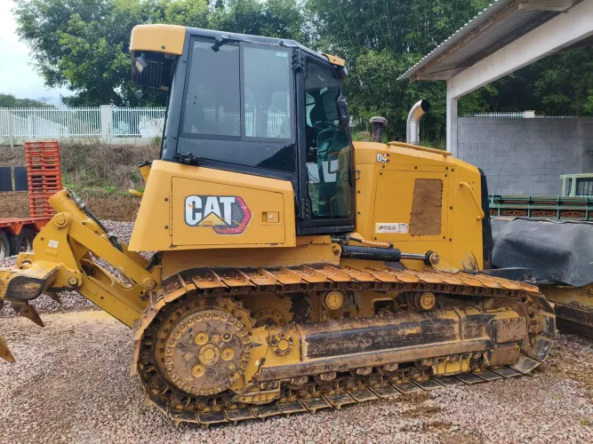 Trator de Esteira Caterpillar D4 ano 2021