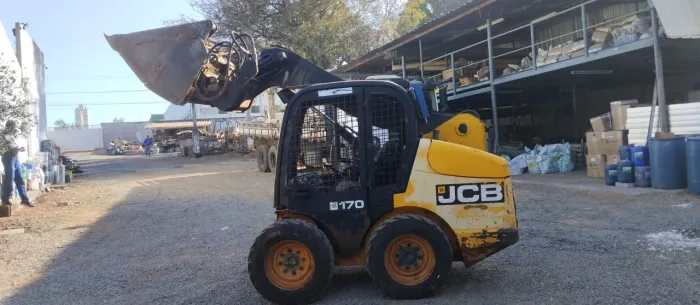 Bob cat JCB 170 ano 2012 