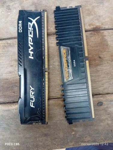 Duas Memórias Ram DDR4 8GB cada uma