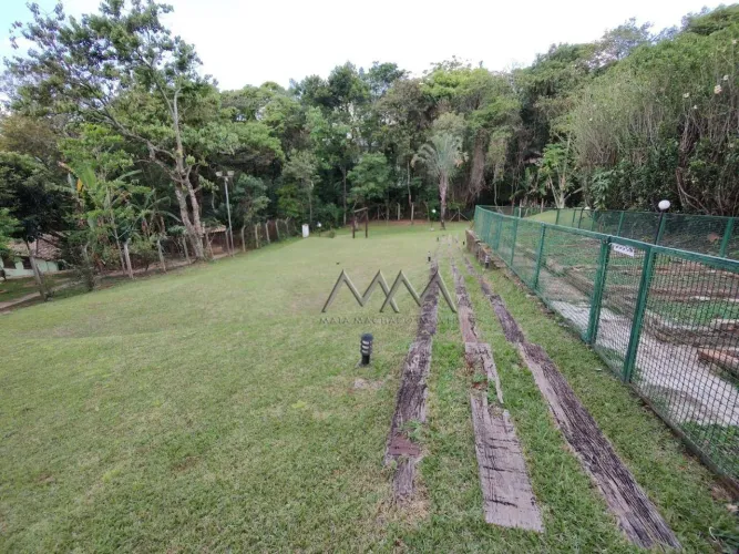 Lote á Venda no Condomínio Bosque do Jambreiro.