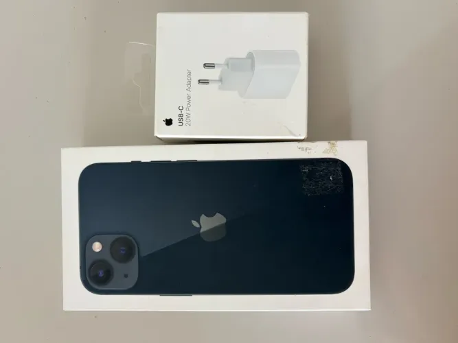 Caixa de IPhone 13 e de carregador ORIGINAL