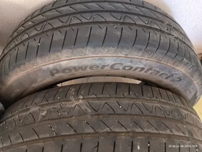 Pneus para automóvel.