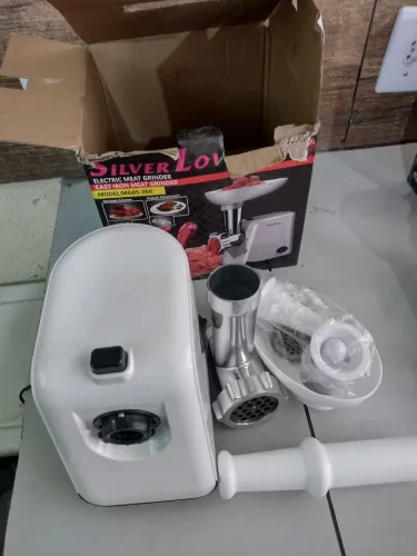 Vendo um moedor de carne elétrico