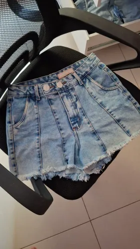 Short jeans feminino semi novo tamanho 40