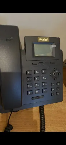 Telefone IP Yealink Corporativo VoIP com Visor LCD e Viva-Voz - Seminovo