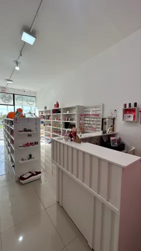 ? VENDE-SE LOJA COMPLETA NO RAMO DE BELEZA E ACESSÓRIOS FEMININOS