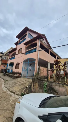 Vendo Imóvel em Mutum/MG com Duas Casas Independentes (Térreo e Superior com Terraço)