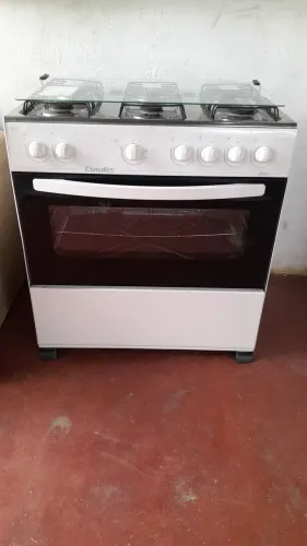 Fogão esmaltec funcionando perfeitamente suas bocas e forno faço entrega