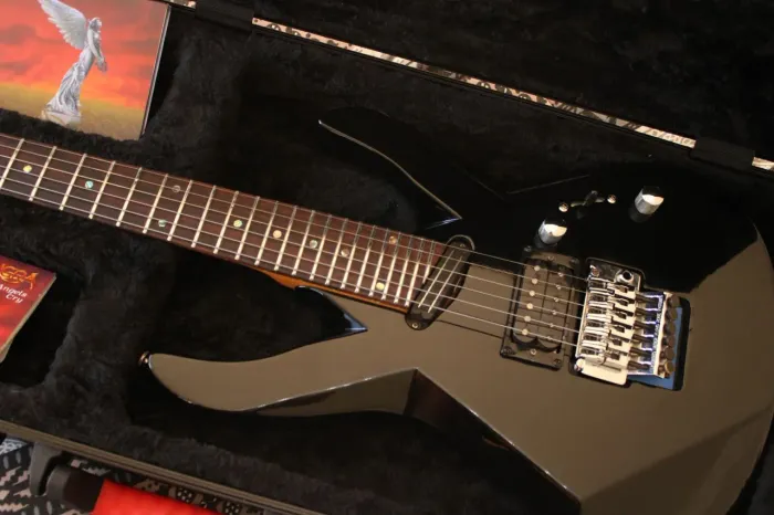 Tagima kiko loureiro signature guitarra 