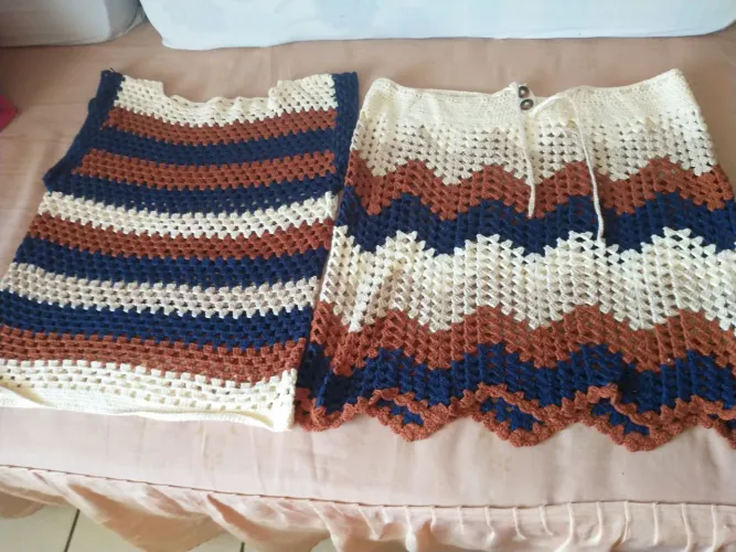 Conjunto em crochê blusa e saia elegante 