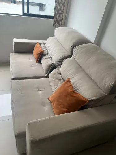Sofá 4 Lugares em Suede - Perfeito Estado | Recém Lavado