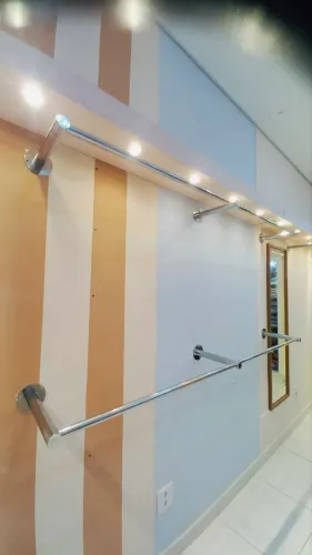 Conjunto de arara de parede com Led